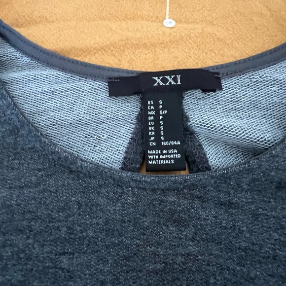 Gray Sleeves Mini Shift Dress with High-neck and keyhole back size small - Picture 6 of 7